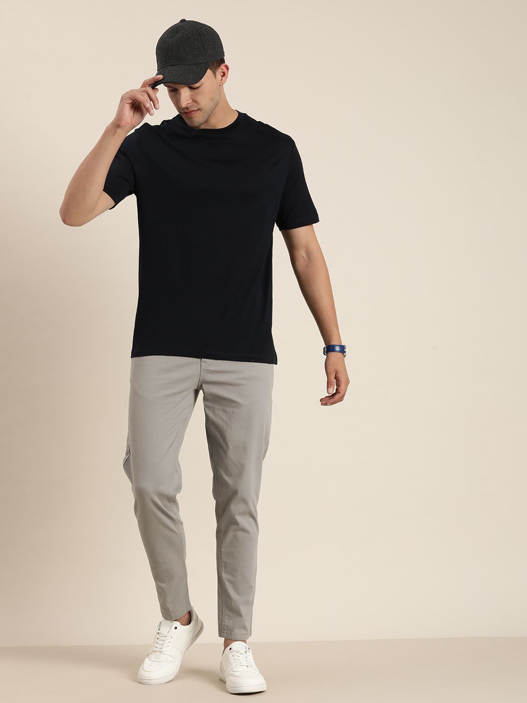 Difference of Opinion Men Solid Ankle-Length Chinos Trousers