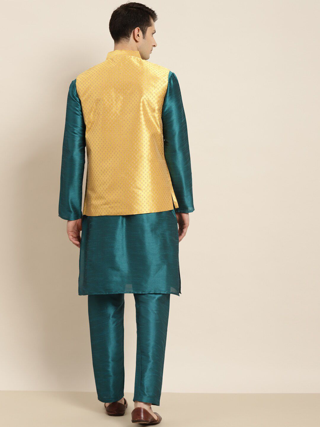 SOJANYA Mandarin Collar Regular Kurta With Pyjamas & Nehru Jacket
