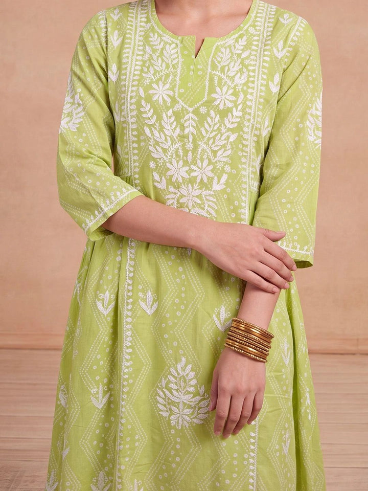 Rumah Wanita Chikankari Motif Etnik Bersulam Kurta Chikankari