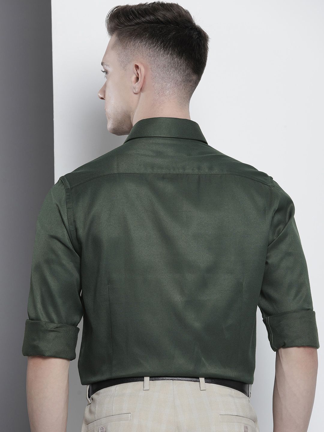 The Indian Garage Co. X Luxe Men Solid Slim Fit Opaque Formal Shirt
