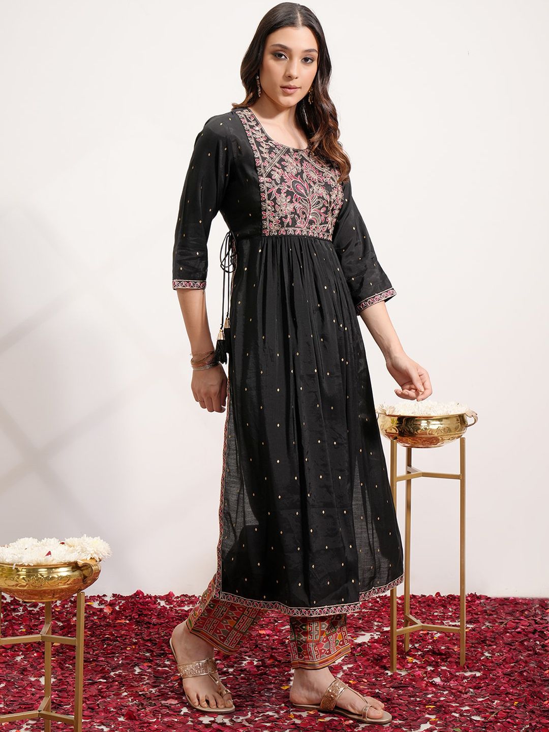 Vishudh Floral Embroidered Regular Thread Work Kurta with Trousers & With Dupatta