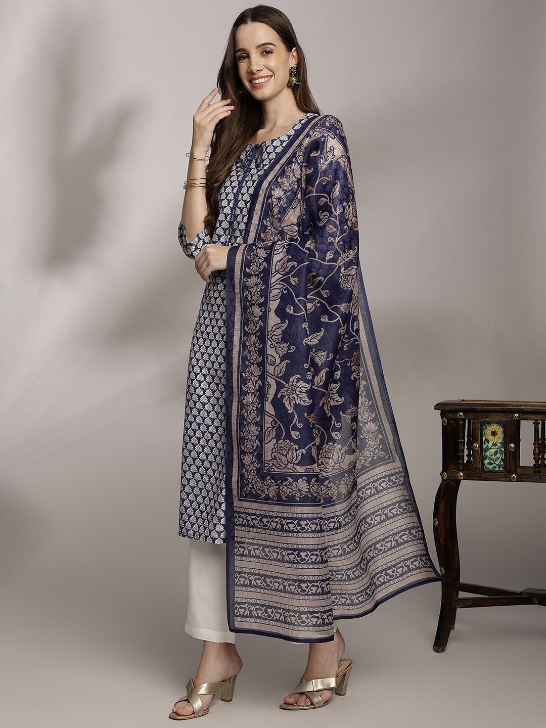 Anouk Women Floral Printed Kurta with Trousers & Dupatta