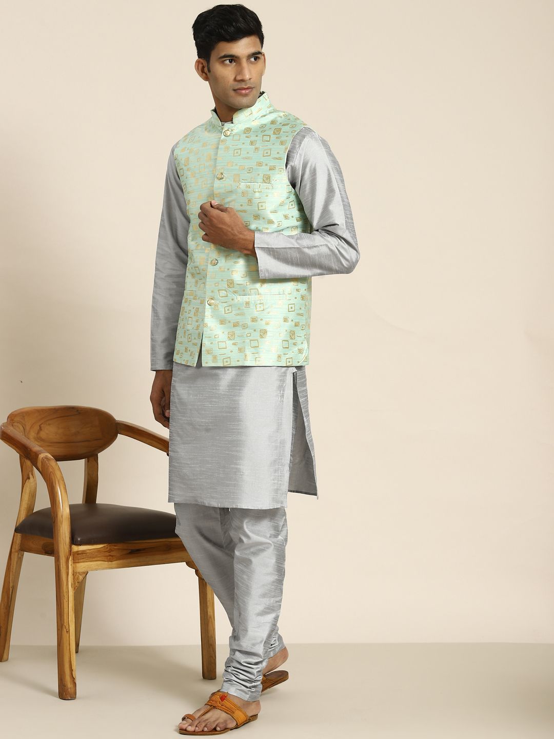 SOJANYA Men Woven Design Kurta with Churidar with Nehru Jacket