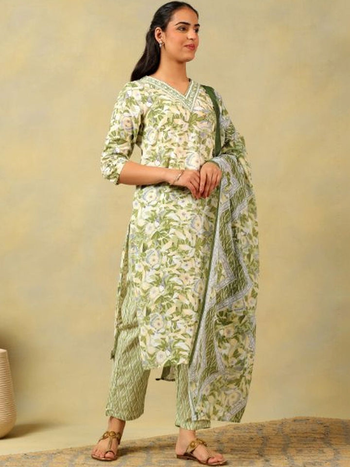 Mamicha Women Floral Printed Regular Thread Work Pure Cotton Kurta with Trousers & With Dupatta