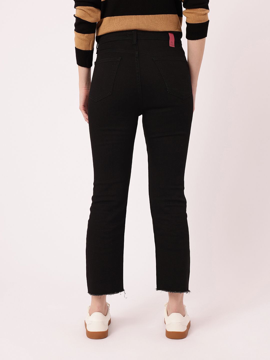DressBerry Women Classic Touch Stretchable Frayed Cropped Jeans