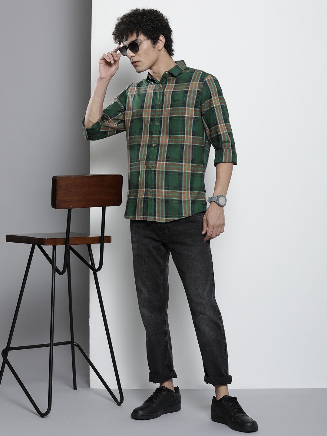 The Indian Garage Co Men Green & Beige Tartan Checks Checked Casual Shirt