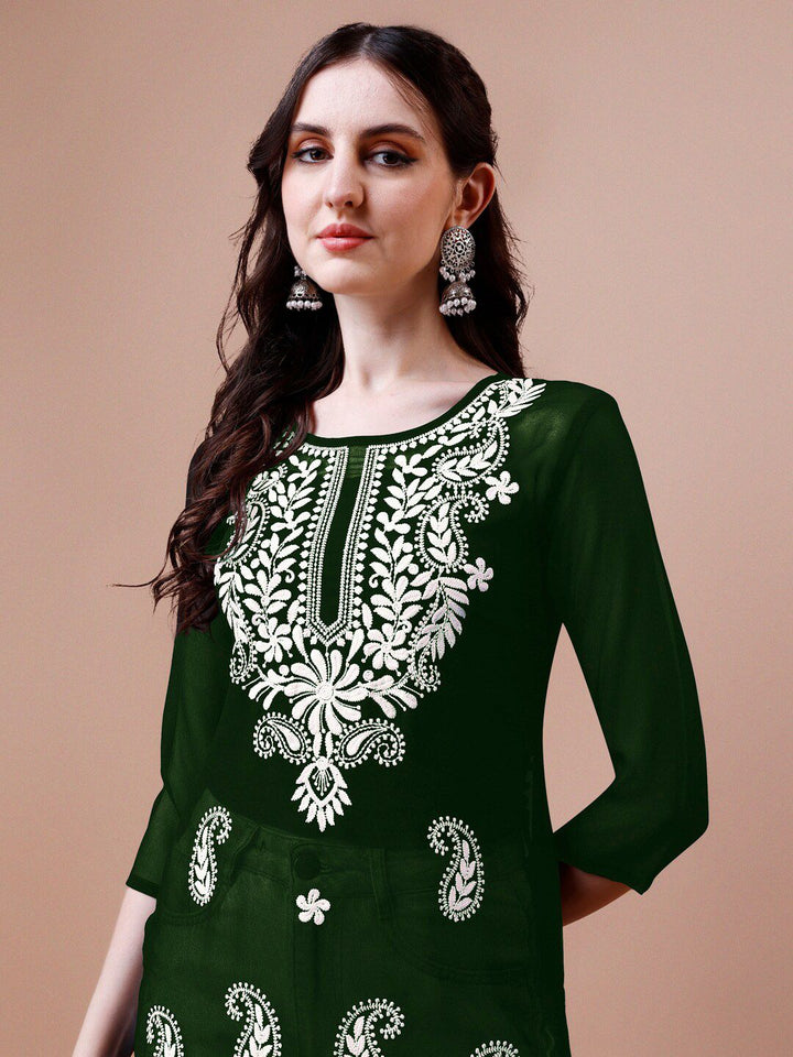 Kalini Paisley bersulam Chikankari Straight Kurta