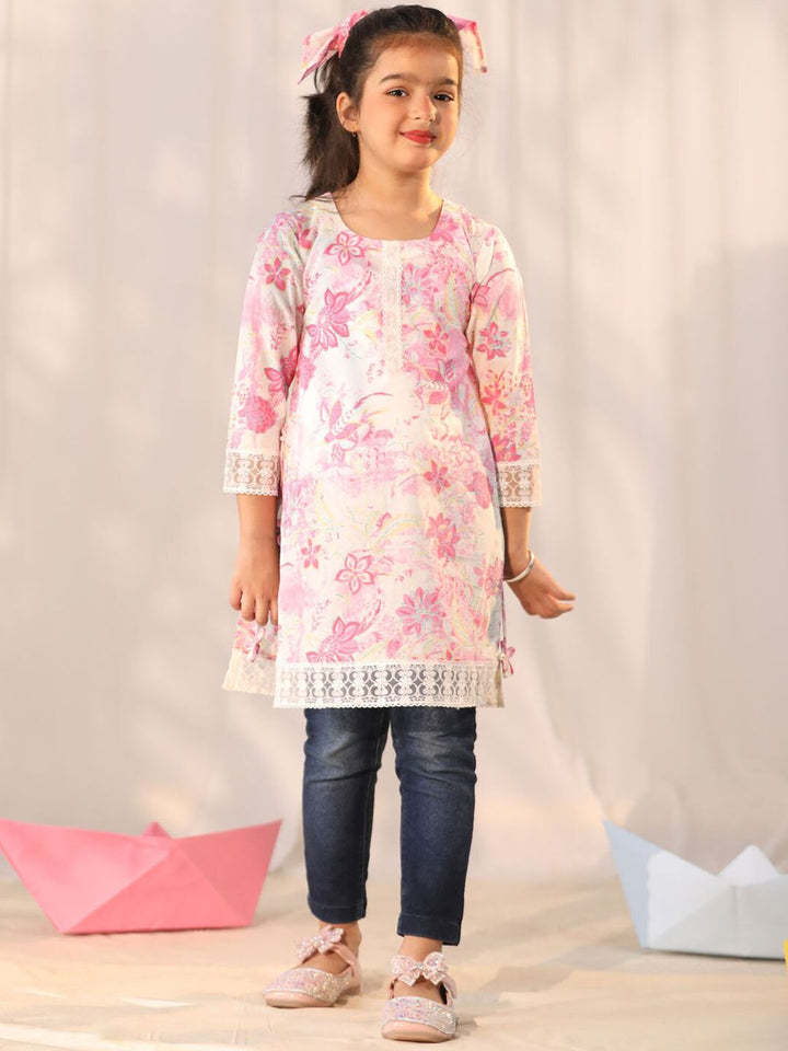 VASTRAMAY Girls Floral Printed Pure Cotton Kurta