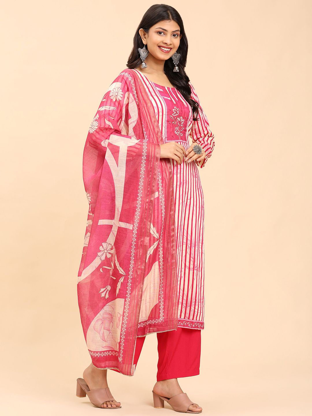 Mamicha Women Floral Printed Regular Pure Cotton Kurta with Palazzos & With Dupatta