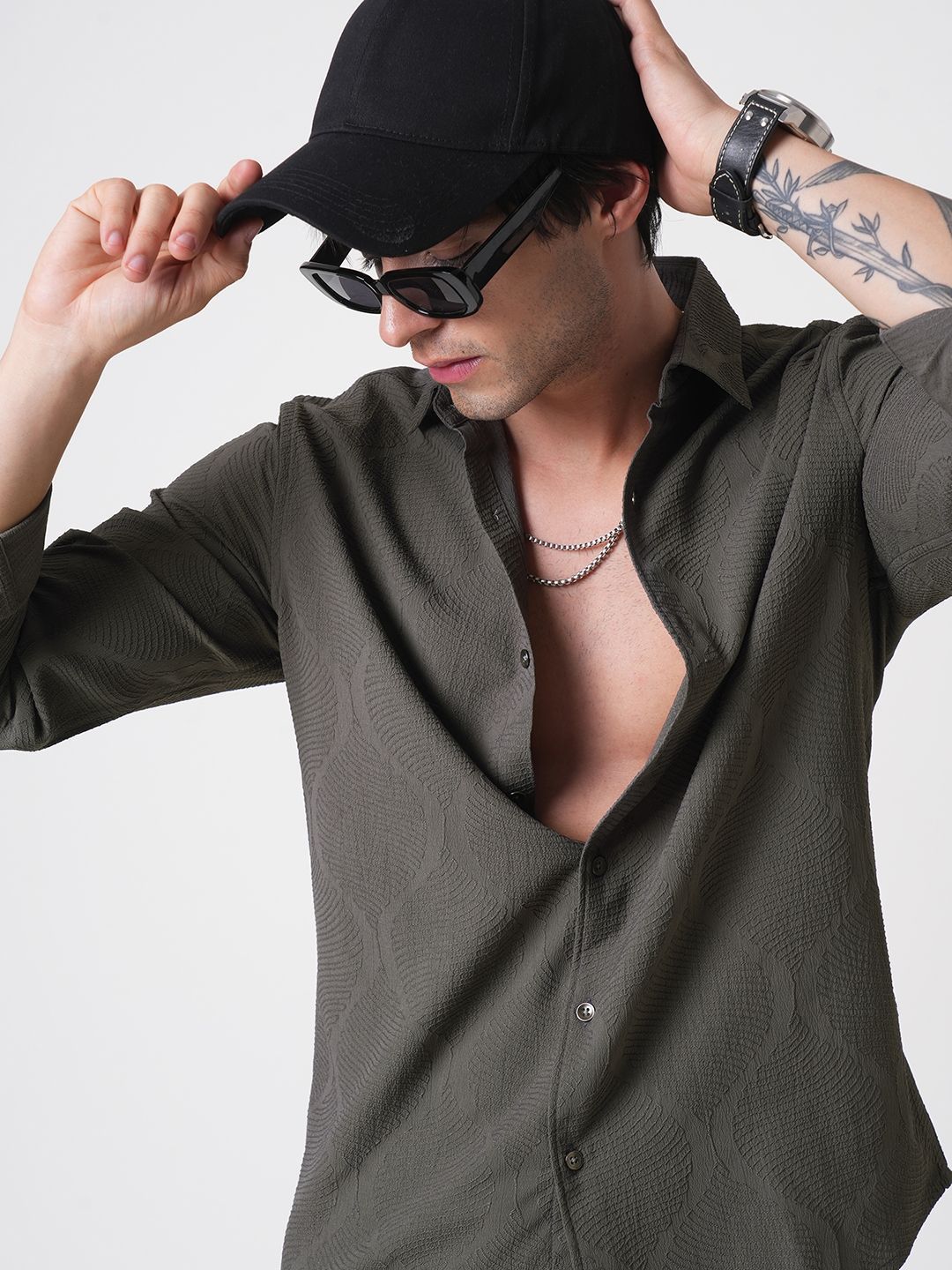 VASTRADO Men Classic Spread Collar Textured Solid Slim Fit Casual Shirt