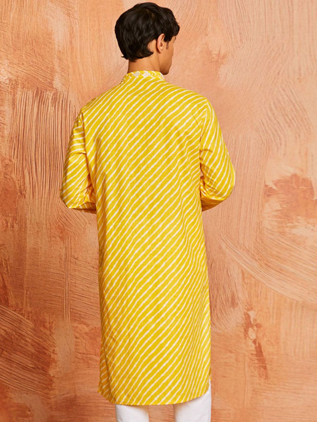 VASTRAMAY Leheriya Printed Mirror Work Cotton Straight Kurta