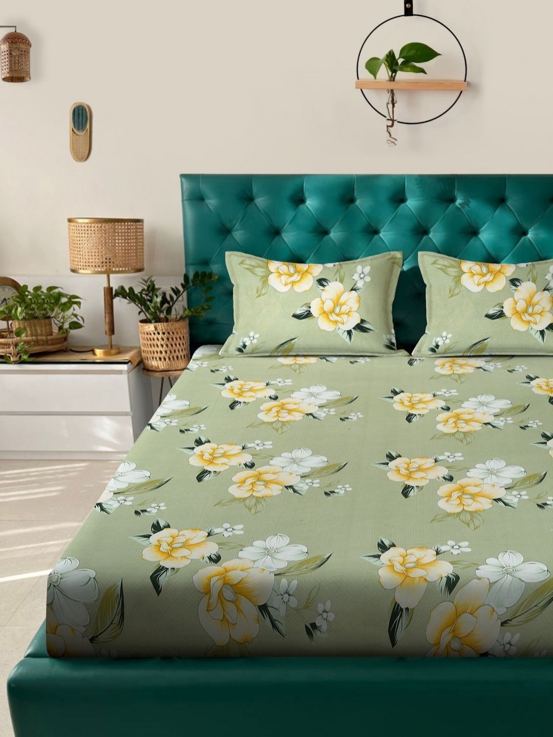 KLOTTHE Green Floral Polycotton 300 TC King Fine Bedsheet with 2 Pillow Covers-98 x 89 inches