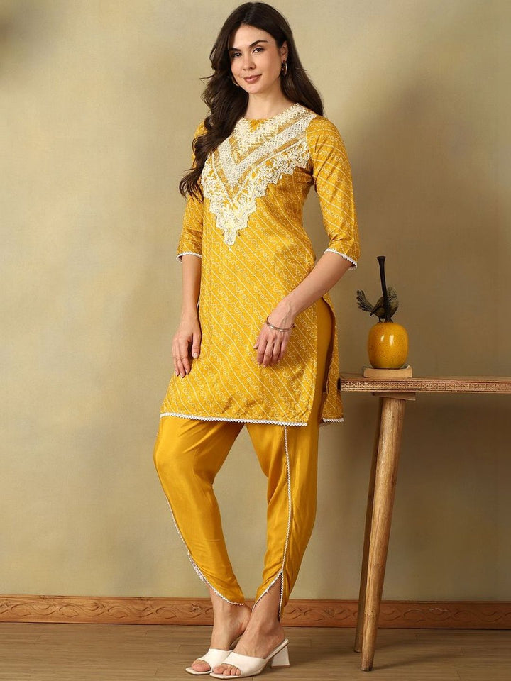 Mamicha Women Leheriya Dyed Regular Thread Work Kurta with Dhoti Pants