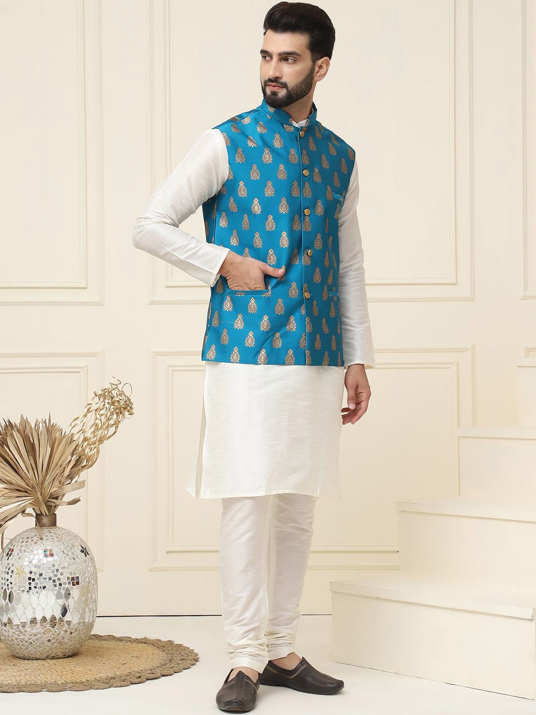 SOJANYA Mandarin Collar Silk Cotton Straight Kurta dengan jaket Churidar & Nehru