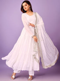 Kalini Round Neck bertingkat Gotta Patti Anarakli Kurta dengan Seluar & Dupatta