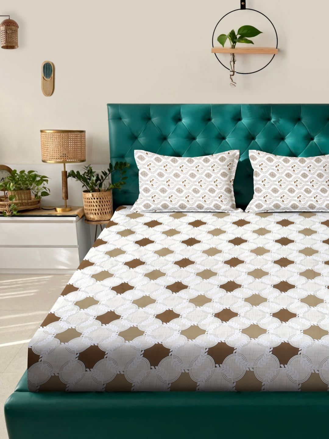 KLOTTHE Beige Geometric Printed Fitted 400 TC Cotton King Bedsheet With 2 Pillow Covers