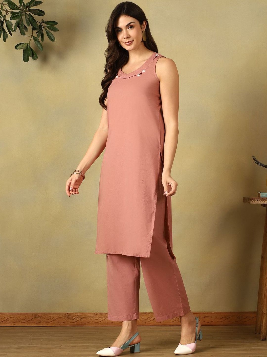 Mamicha Women Regular Thread Work Pure Cotton Kurta with Trousers