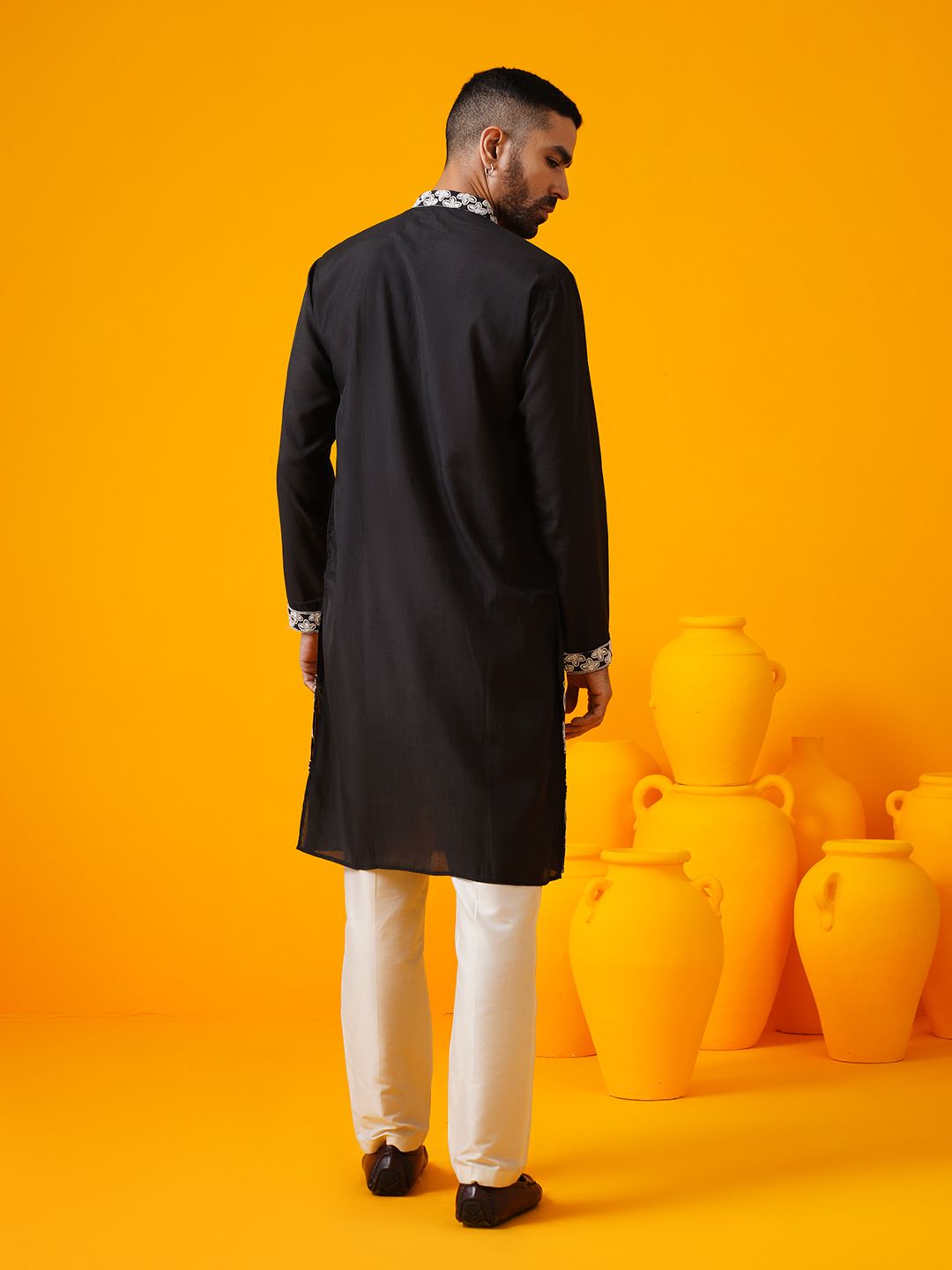 SOJANYA LUXE Kurta Lurus Kolar Mandarin Sulam Bunga Dengan Seluar