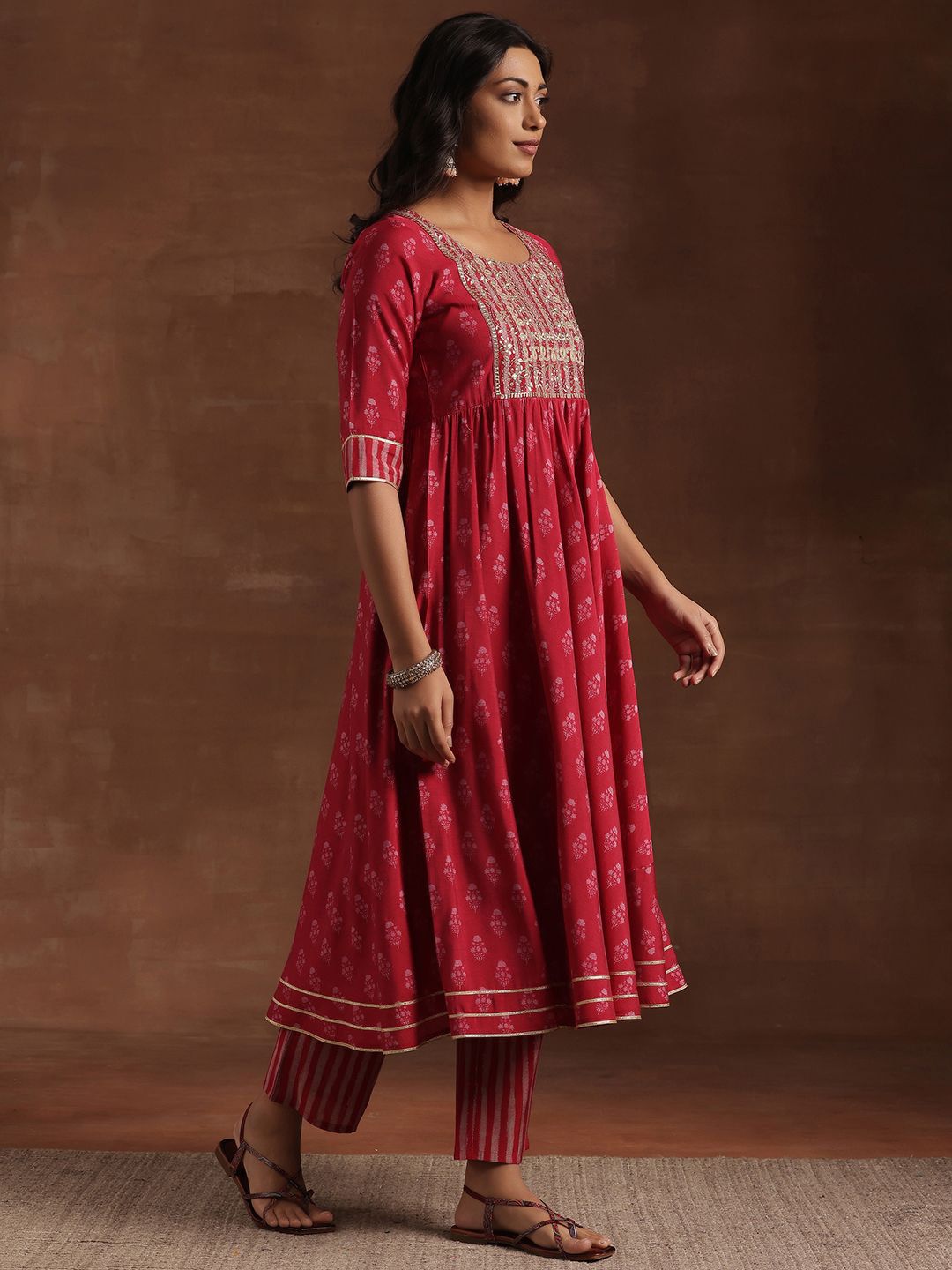 Libas Floral Printed Pleated Anarkali Kurta dengan Seluar & Dupatta