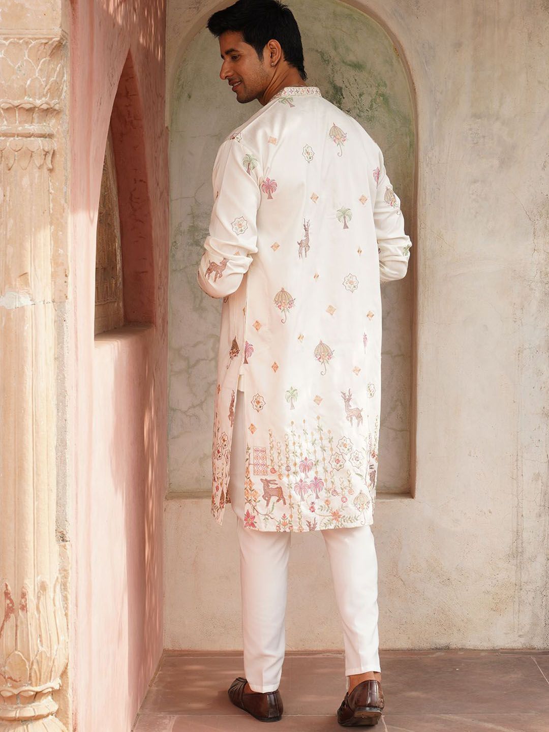 Jompers Men Ethnic Motifs Embroidered Regular Chikankari Kurta with Pyjamas