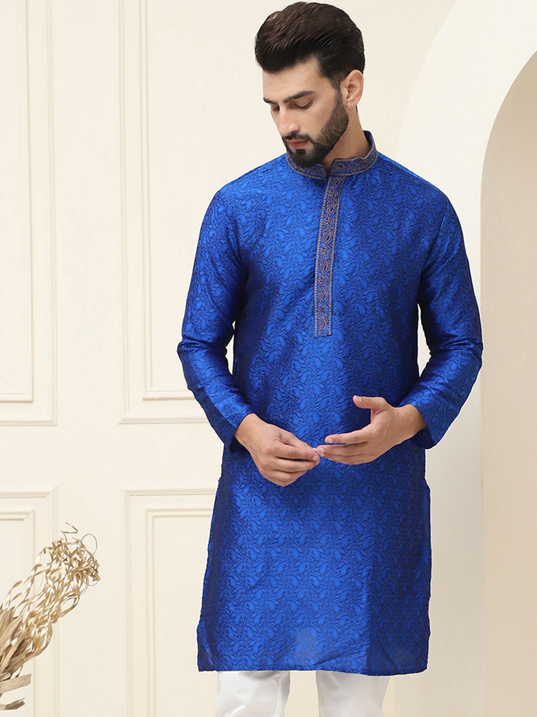 SOJANYA Paisley Woven Design Thread Work Kurta