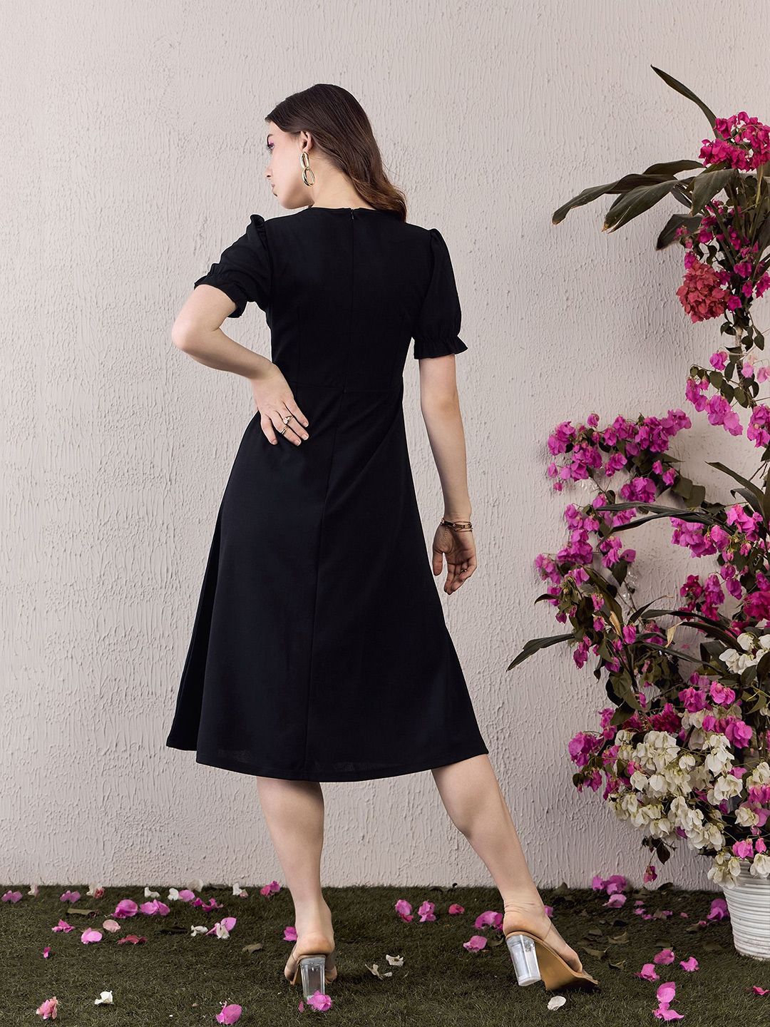 Berrylush Women Sweetheart Neck Puff Sleeve Midi Dress