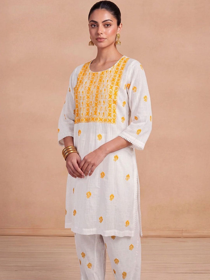 House of Chikankari Women Regular Chikankari Kurta with Trousers
