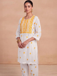 House of Chikankari Women Regular Chikankari Kurta with Trousers