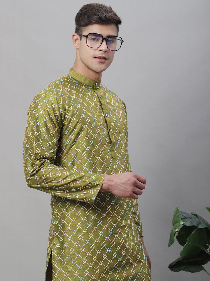 SOJANYA Geometric Embroidered Thread Work Kurta With Churidar