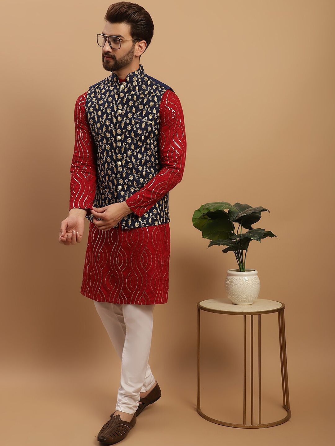 SOJANYA Motif Etnik Bersulam Kurta Kapas Tulen Labuci dengan Jaket Churidar & Nehru