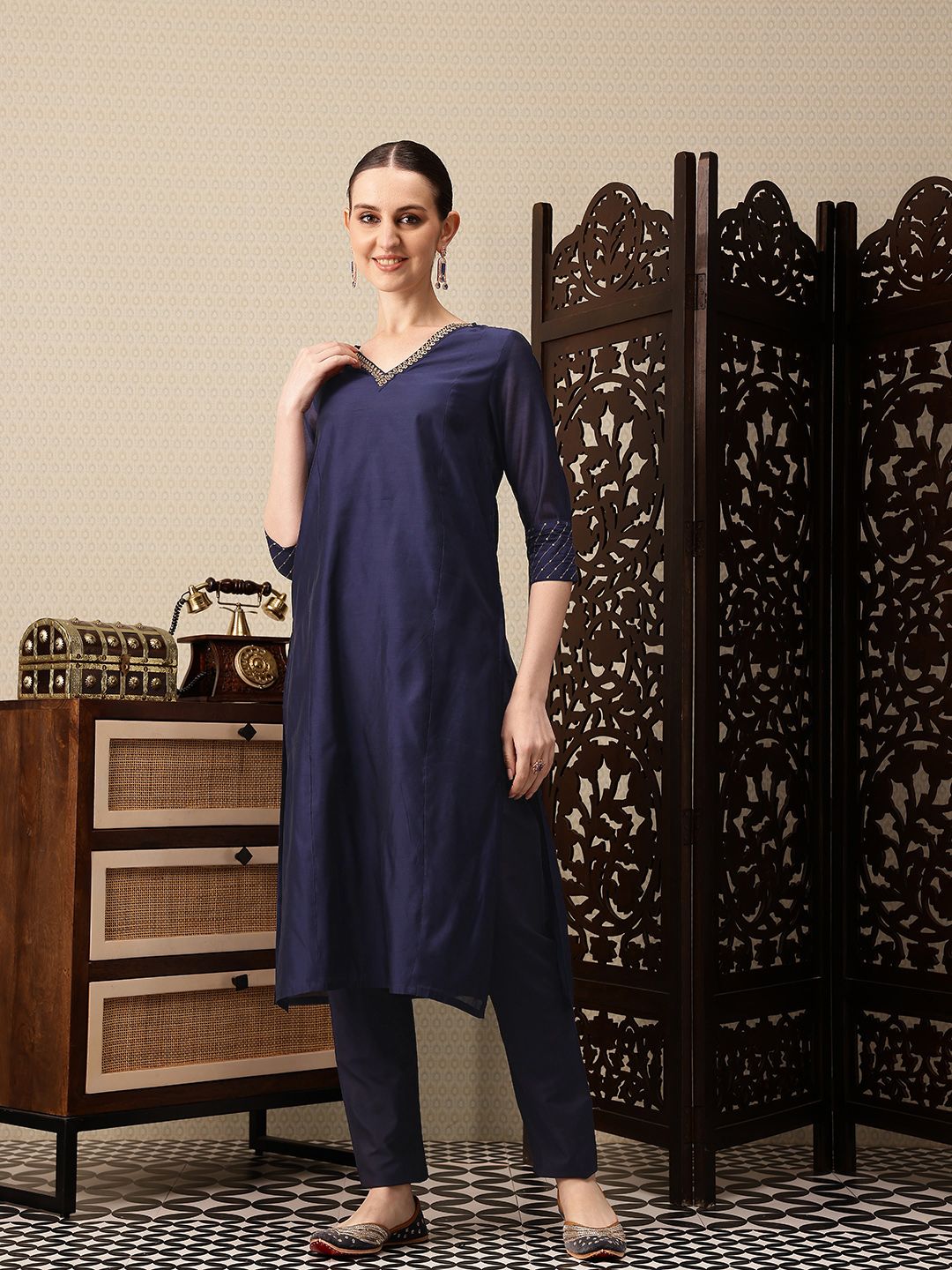 House of Pataudi V-Neck Thread Work Jashn Kurta