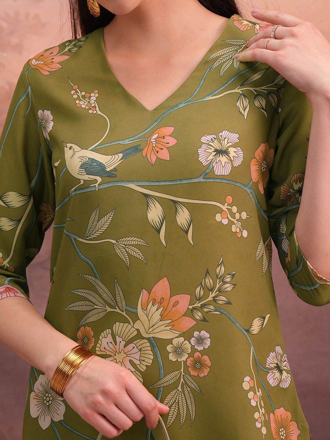 Vishudh Olive Floral Printed Straight Kurta