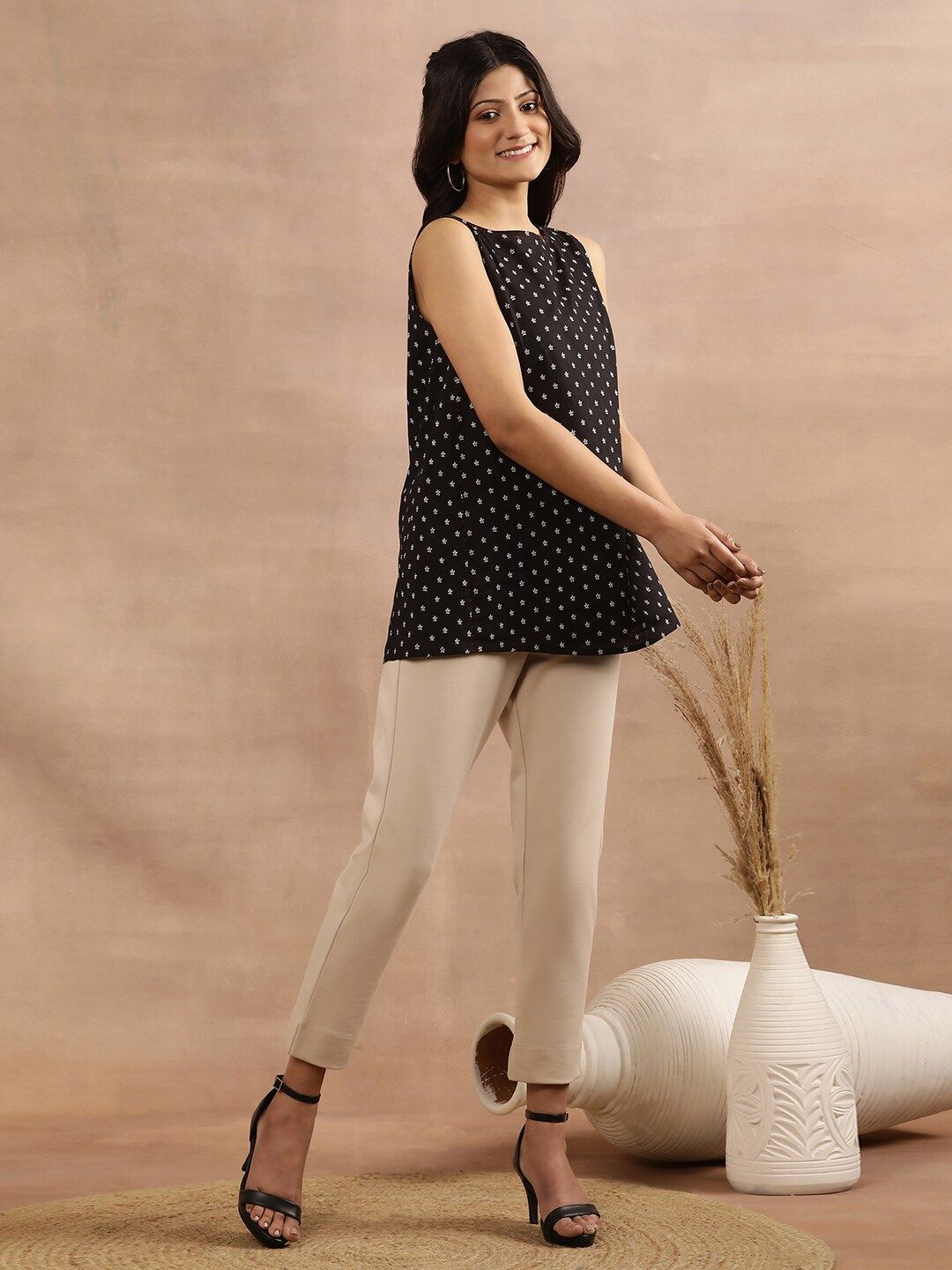 W Floral Printed Keyhole Neck Cotton A-Line Top