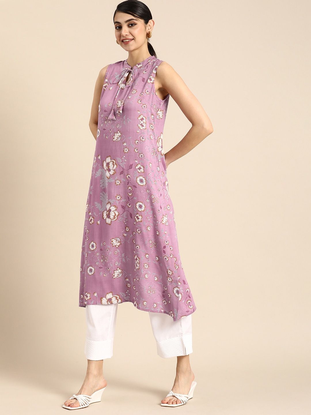 Anouk Women Floral Printed Keyhole Neck Kurta With Tie Up Details