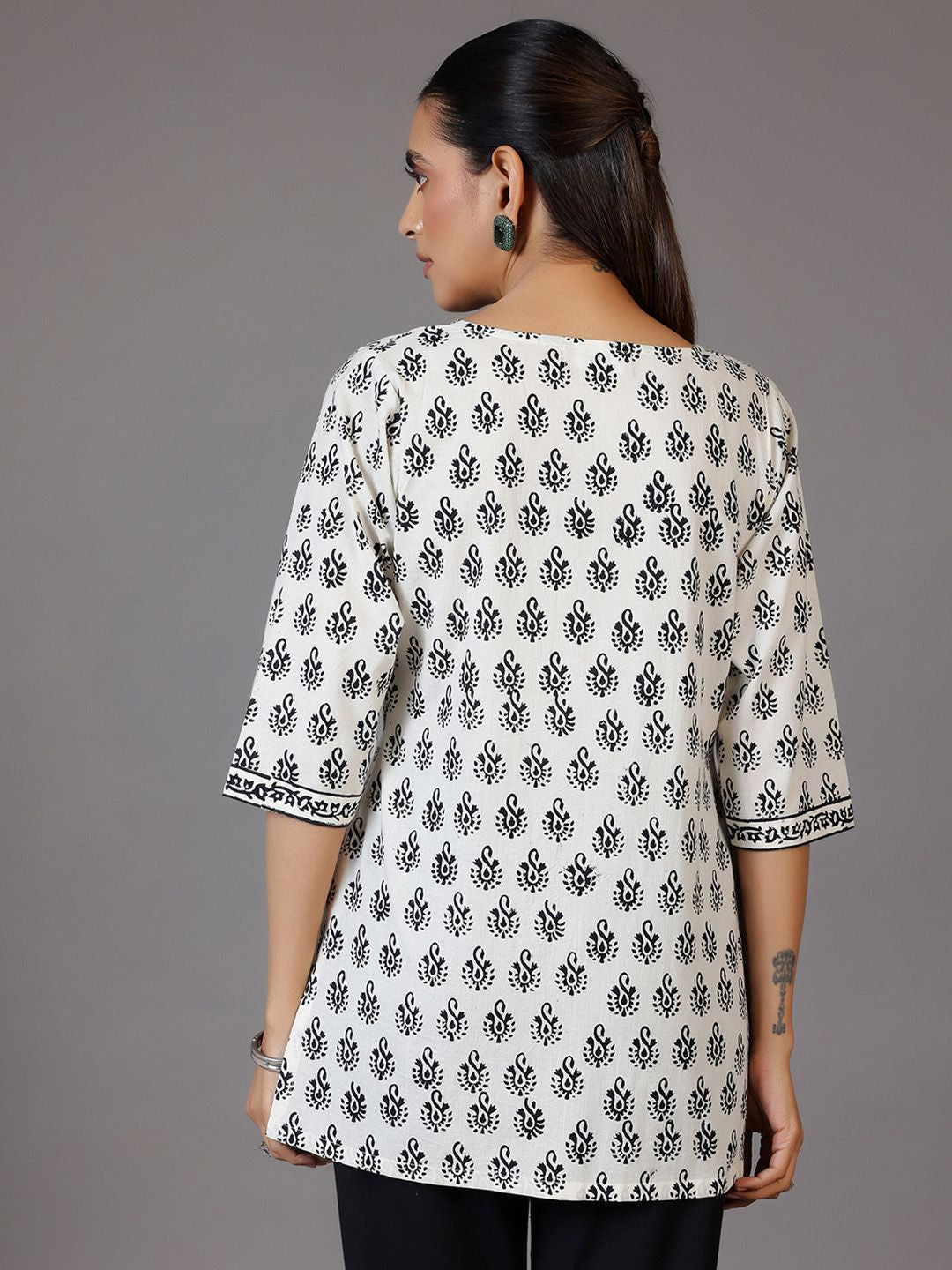 Libas Paisley Printed Round Neck Three-Quarter Sleeves Pure Cotton Kurti