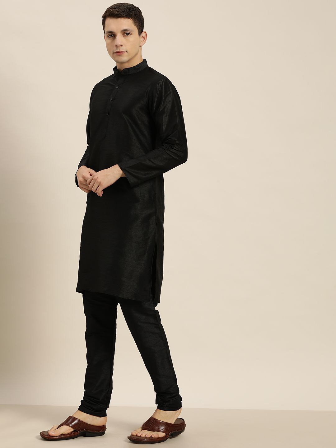 SOJANYA Kurta Hitam Lelaki dengan Churidar dengan Jaket Nehru