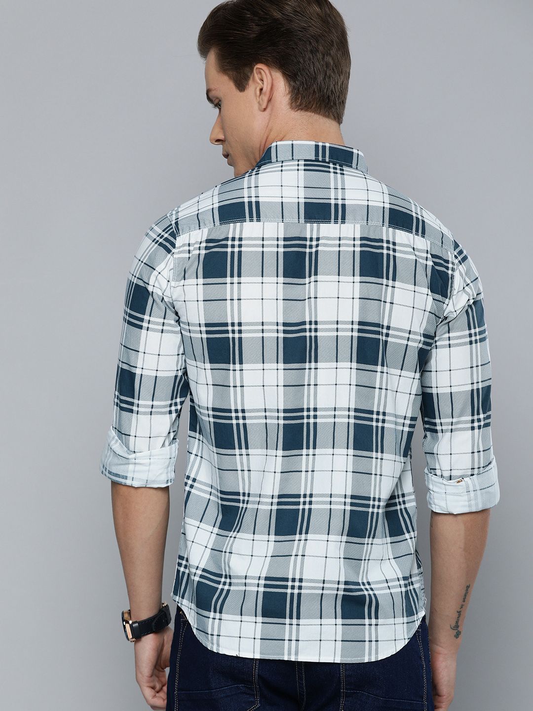 The Indian Garage Co Men White & Blue Slim Fit Checked Casual Shirt