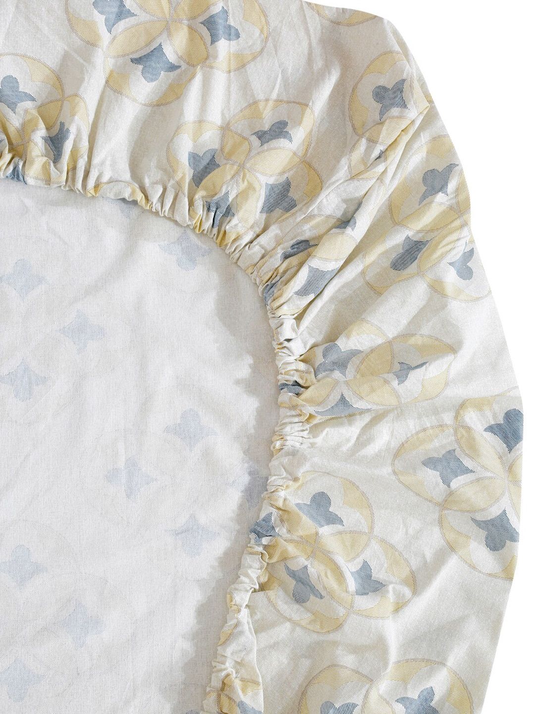 KLOTTHE White & Yellow Geometric Cotton 400 TC King Fitted Bedsheet With 2 Pillow Covers