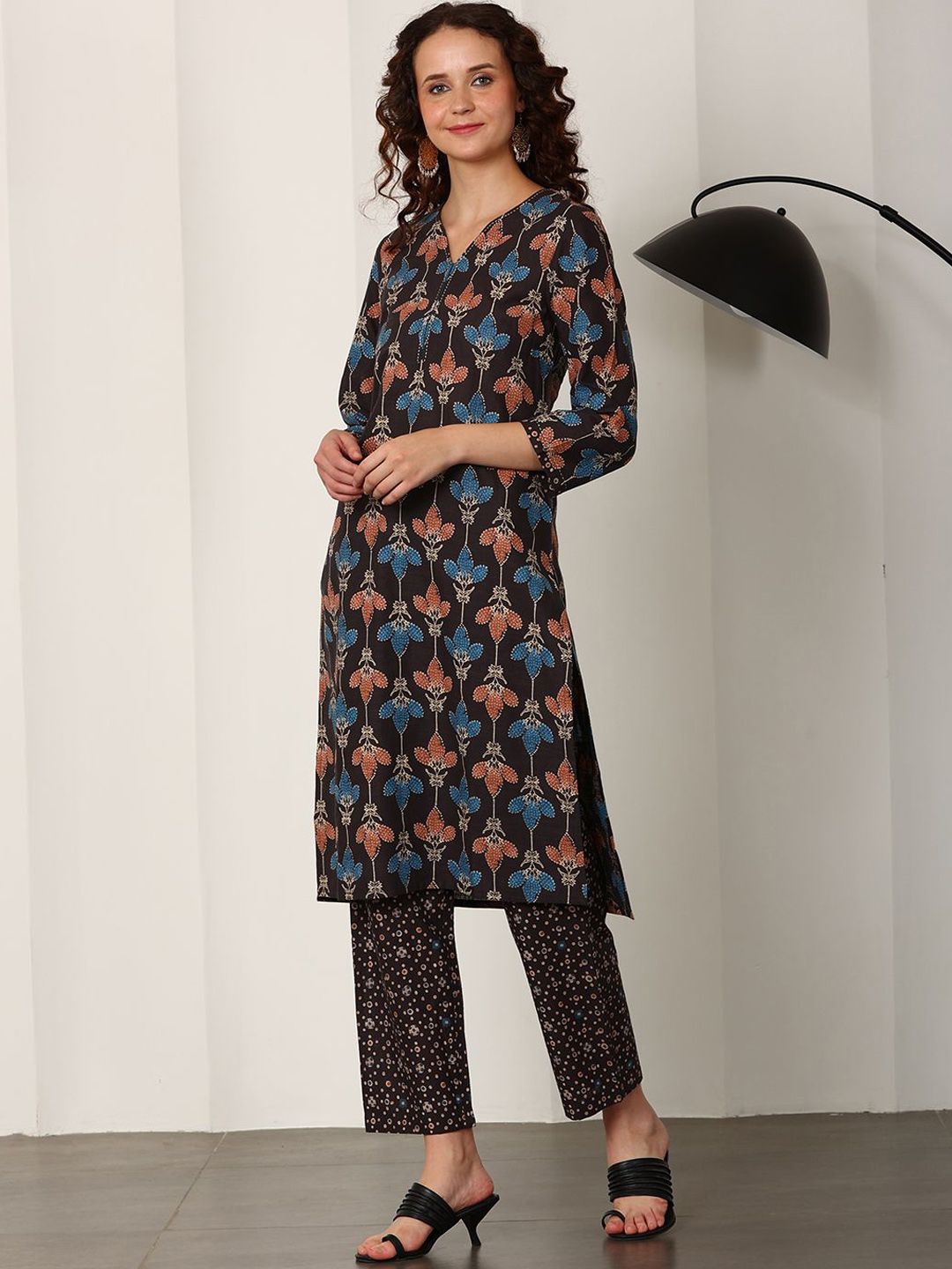 W Women Floral Printed Regular Pure Cotton Kurta with Trousers