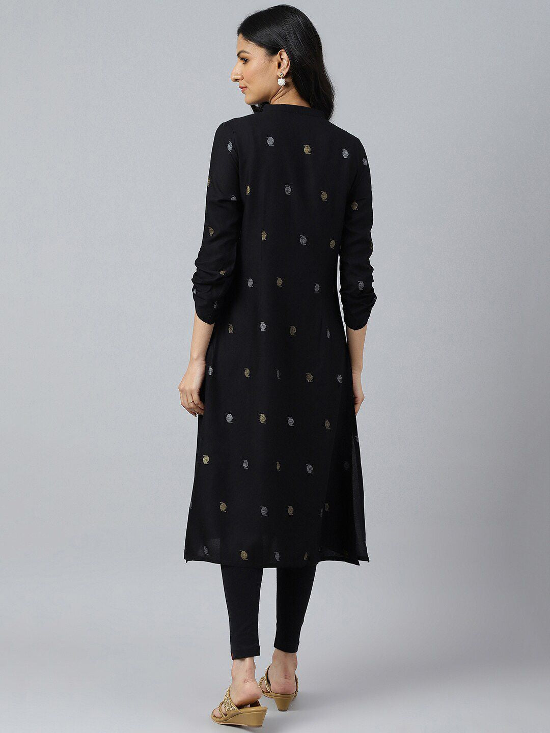 W Women Black Geometric Embroidered Thread Work Kurta