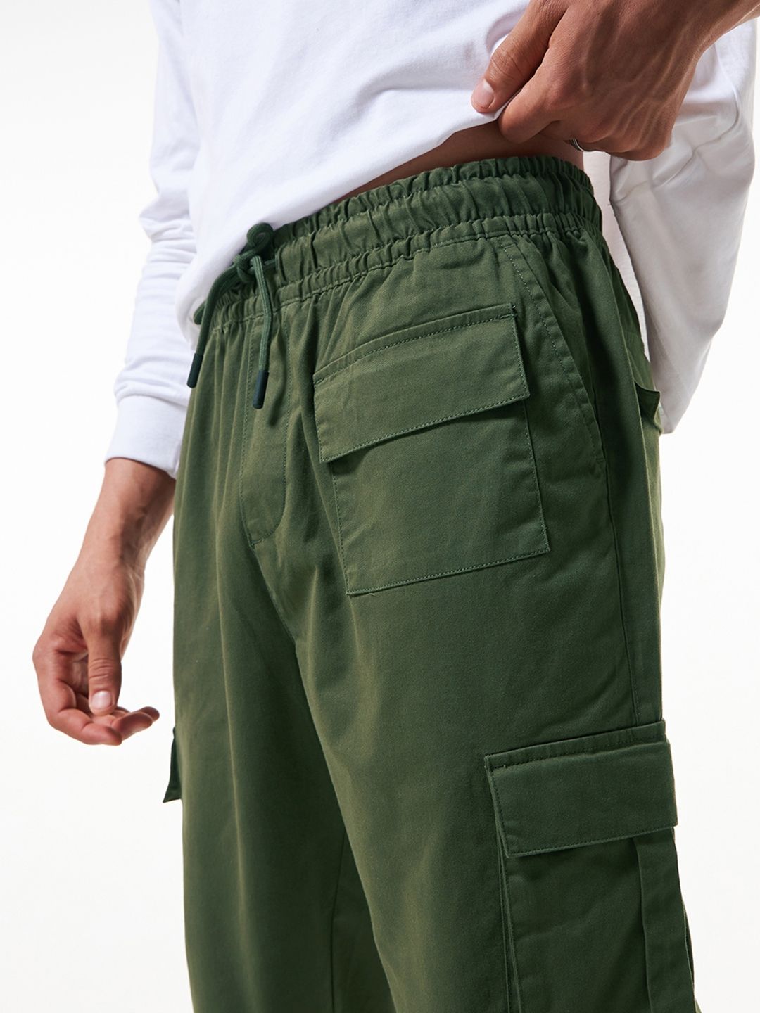 Bewakoof Men Baggy Oversized Cargo Parachute Pants