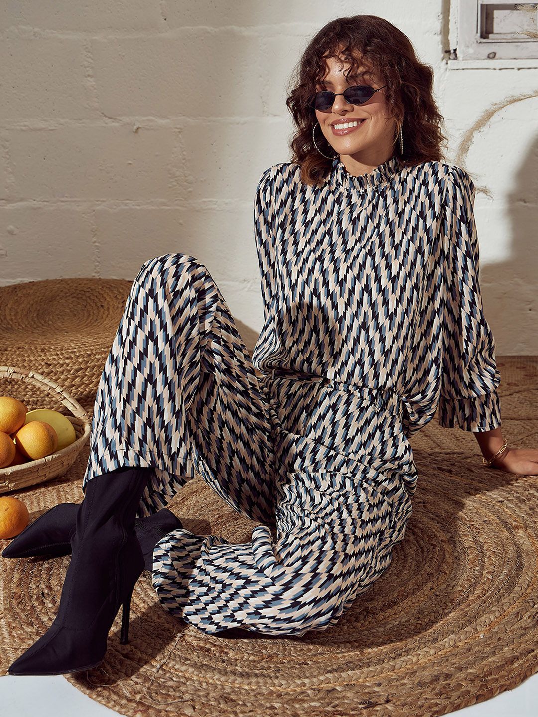 SASSAFRAS Women Beige & Black Geometric Printed Mid-Rise Trousers