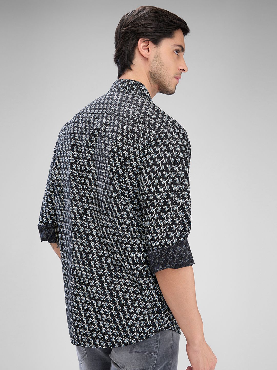 SPYKAR Men Slim Fit Opaque Geometric Printed Spread Collar Casual Shirt