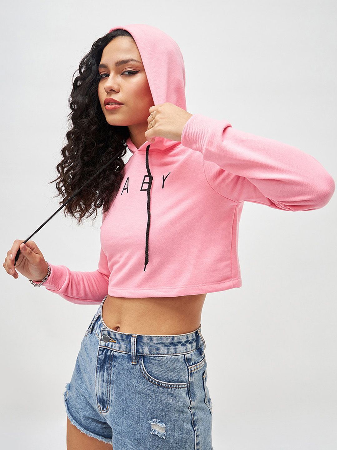 SASSAFRAS Women Pink Solid Hooded Cropped Sweatshirt with Printed Detail