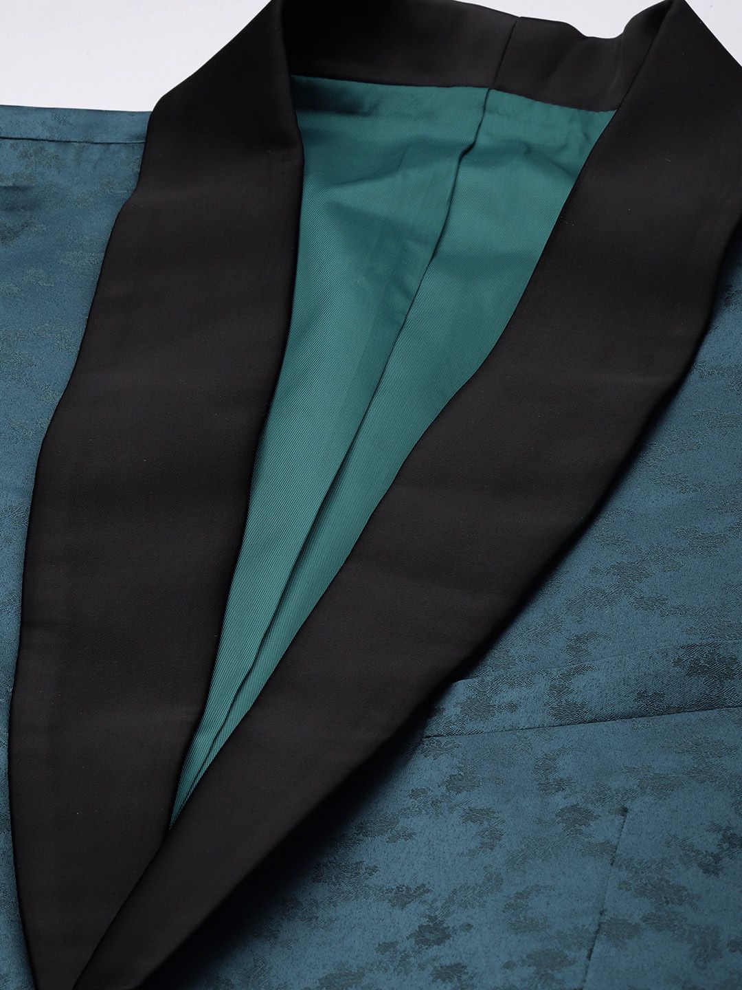 House of Pataudi Men Single-Breasted Tuxedo