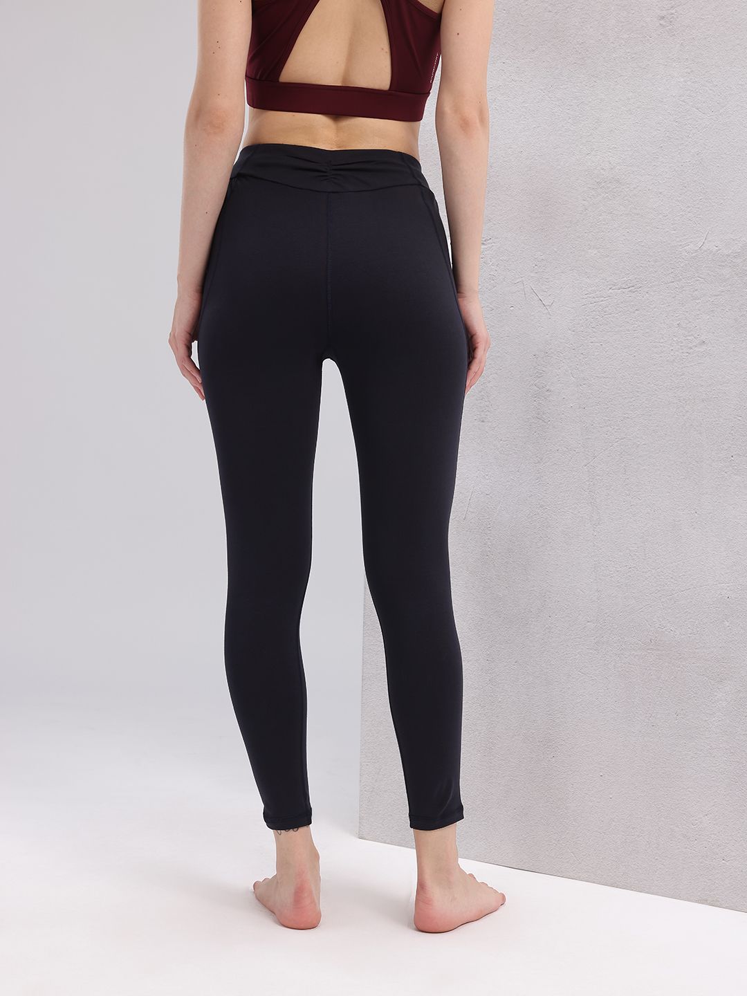 HRX by Hrithik Roshan Women Mid-Rise Cropped Skinny Fit Yoga Tights