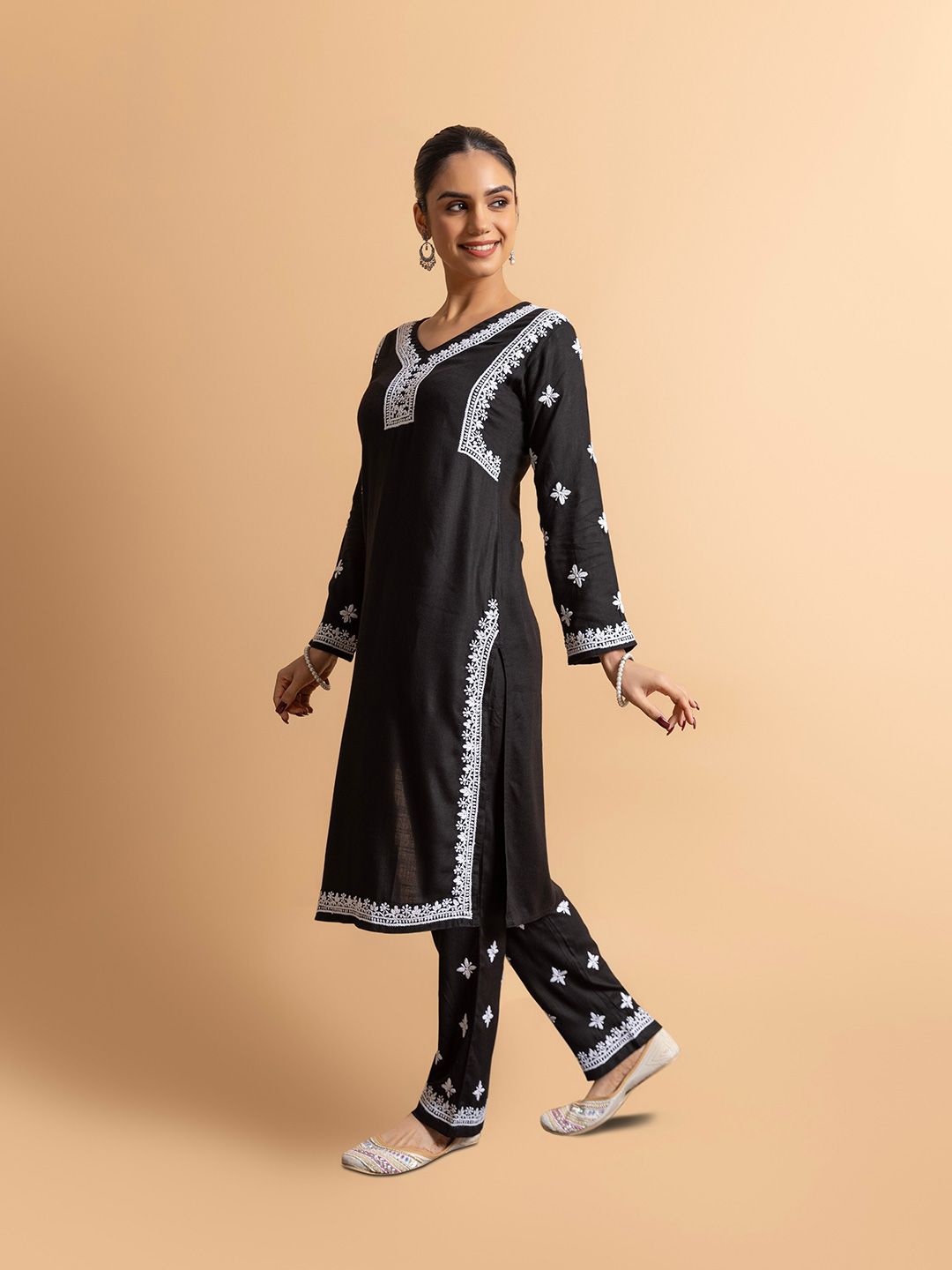 HOUSE OF KARI Floral Embroidered Chikankari Straight Kurta With Trouser