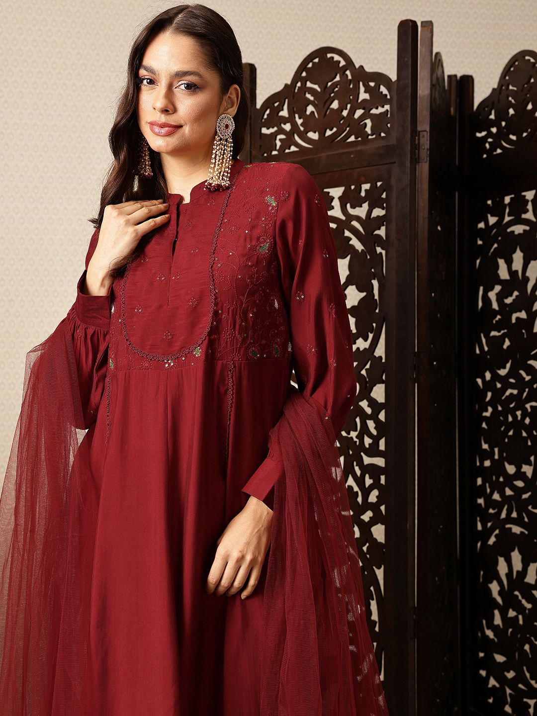 House of Pataudi Paisley Embroidered Sequinned Jashn Kurta with Trousers & With Dupatta
