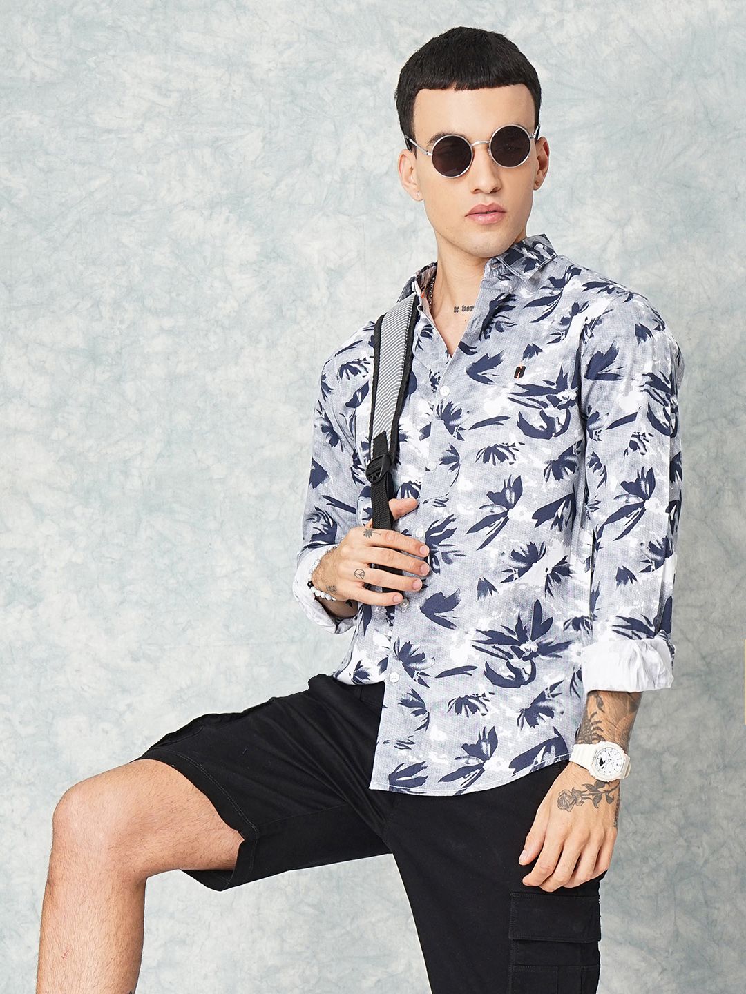The Indian Garage Co Men White & Navy Blue Slim Fit Printed Casual Shirt