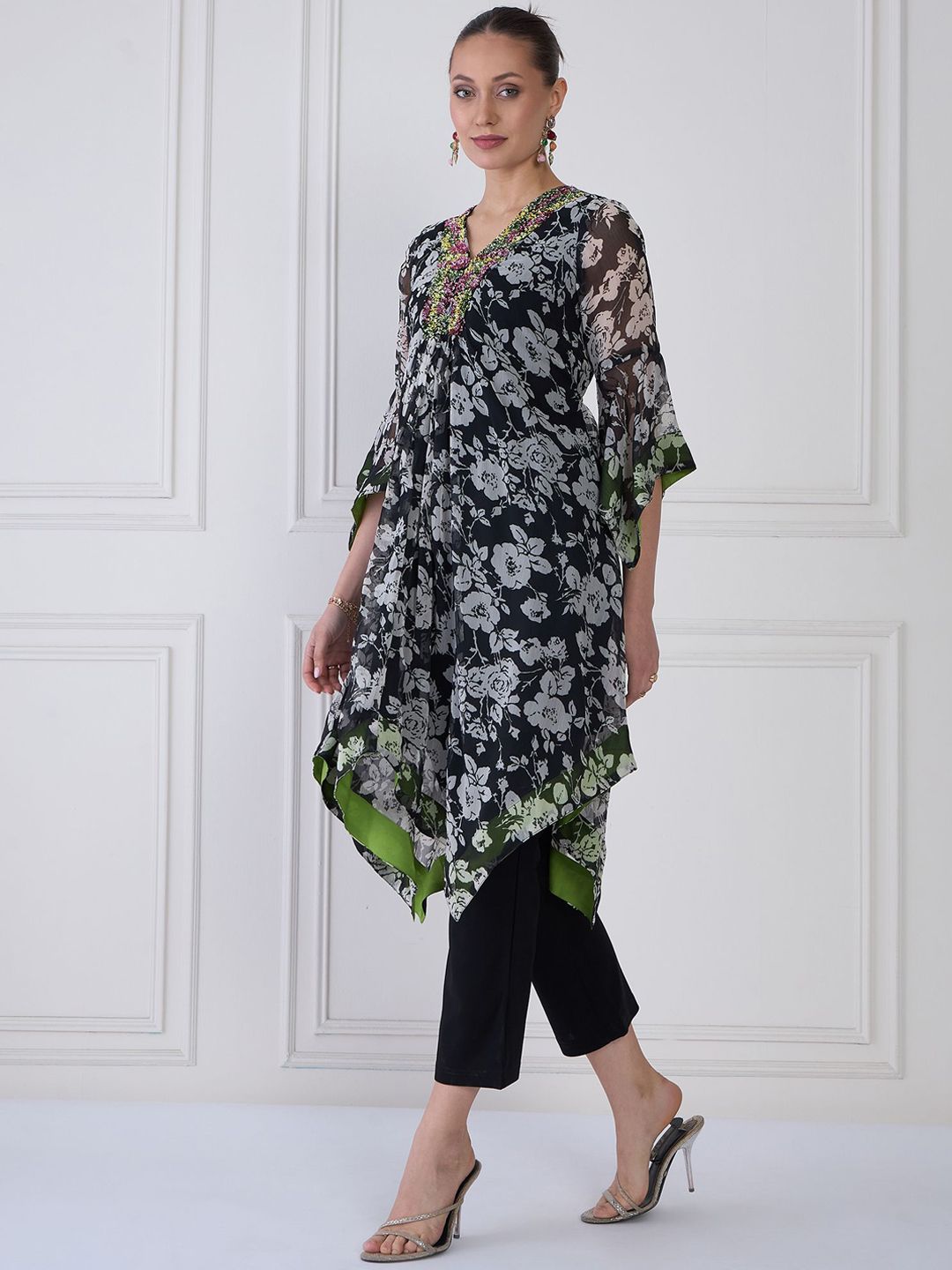 Antheaa Floral Printed Top & Trousers Co-Ords Set